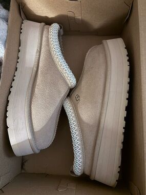 UGG Women's Sand Suede Platform Mule